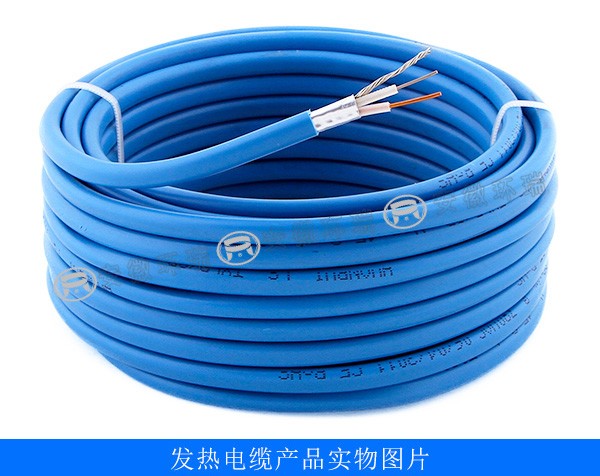 Ein Heizkabelsystem wird zum Schmelzen von Schnee und Eis auf dem Dach des Gewächshauses für Pflanzensetzlinge eingesetzt.