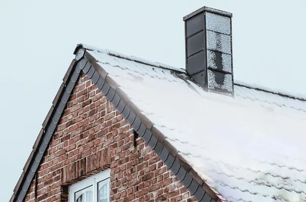 Gefahren durch Eis und Schnee im Winter: Weit mehr als nur ein „Kälteproblem“